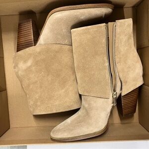 NWT Jessica Simpson Women's Coulton Sued crème booties